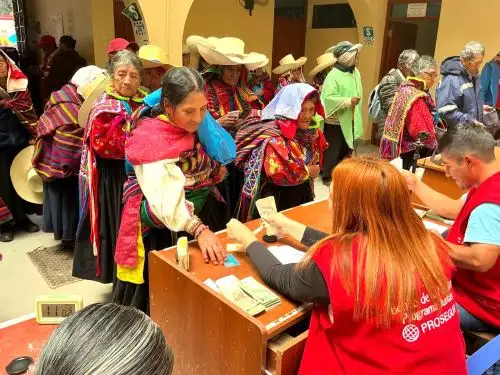 Más de 55,000 usuarios de Pensión 65 se beneficiarán desde hoy con el cobro de la subvención económica que otorga el citado programa social gracias al despliegue de "carritos y avioncitos pagadores" en 240 localidades alejadas del país. ANDINA/Difusión