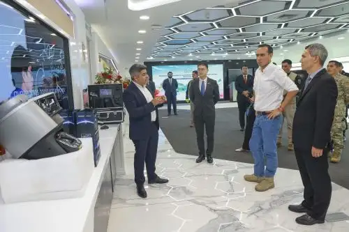 Presidente José Jerí se reúne  con Embajador de China y empresarios de ese país