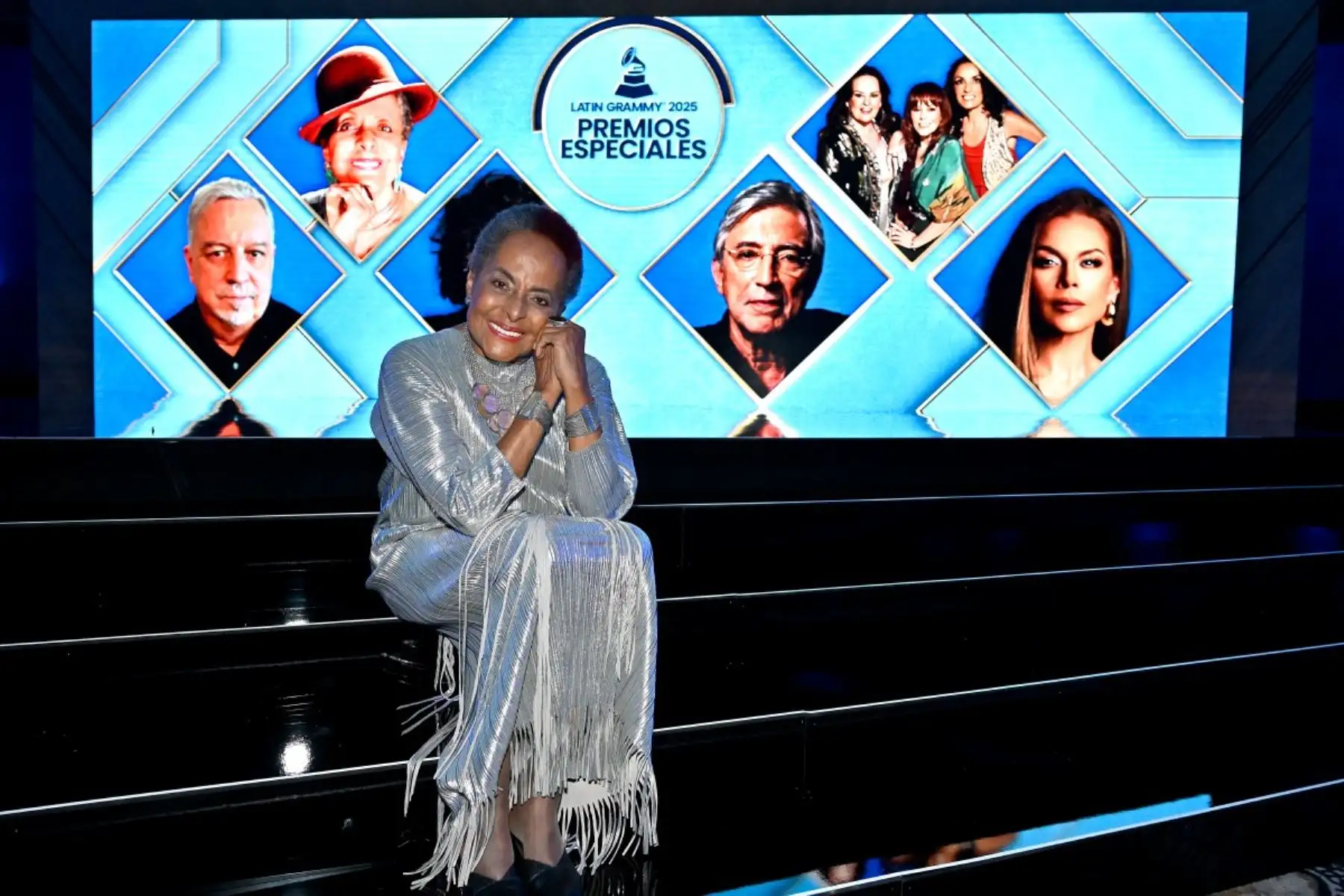 Susana Baca asiste a la entrega de premios especiales durante la 26.ª edición de los Latin GRAMMY Awards . Foto: AFP