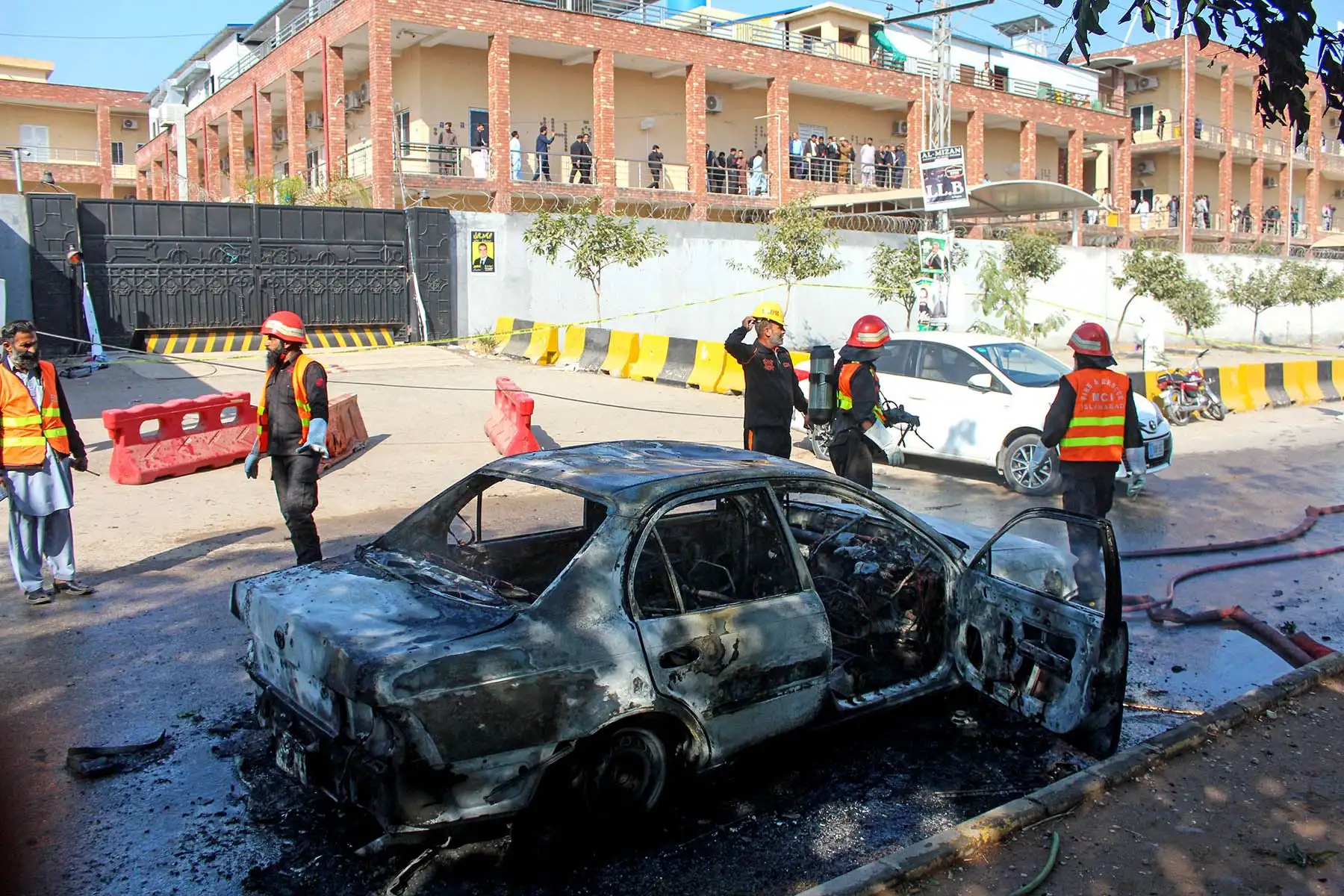 Un atentado suicida perpetrado el martes frente a los juzgados de distrito en Islamabad, la capital pakistaní, dejó al menos 12 muertos y 27 heridos. Foto: AFP