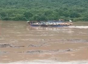 Cuatro personas se encuentran desaparecidas tras el naufragio de una pequeña embarcación a motor en el río Huallaga. El bote naufragó tras colisionar contra un tronco de árbol arrastrado por la corriente. ANDINA/Difusión