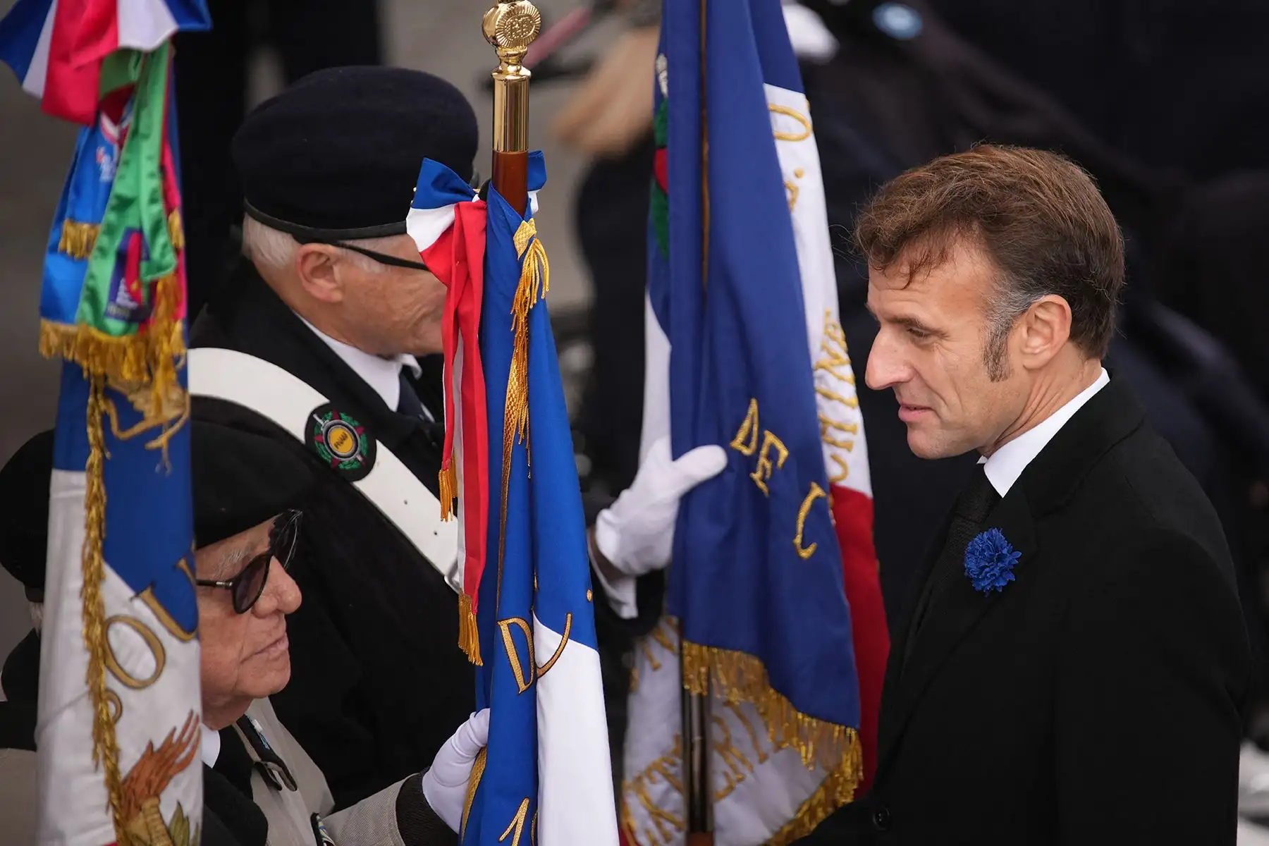 El presidente de Francia, Emmanuel Macron, asistió a una ceremonia en el Arco del Triunfo de París el 11 de noviembre de 2025, como parte de las conmemoraciones del 107.º aniversario del Armisticio del 11 de noviembre de 1918, que puso fin a la Primera Guerra Mundial. Foto: AFP