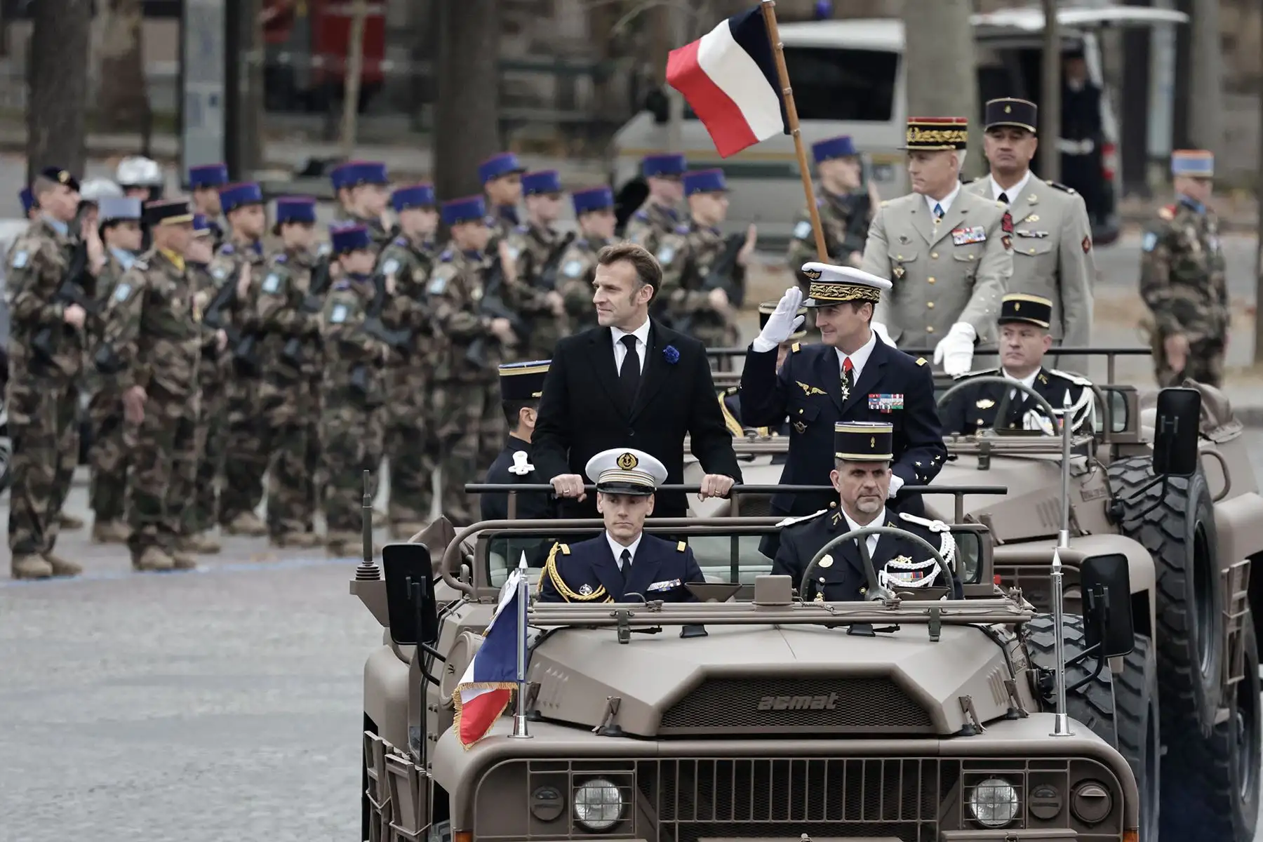 El presidente de Francia, Emmanuel Macron, asistió a una ceremonia en el Arco del Triunfo de París el 11 de noviembre de 2025, como parte de las conmemoraciones del 107.º aniversario del Armisticio del 11 de noviembre de 1918, que puso fin a la Primera Guerra Mundial. Foto: AFP