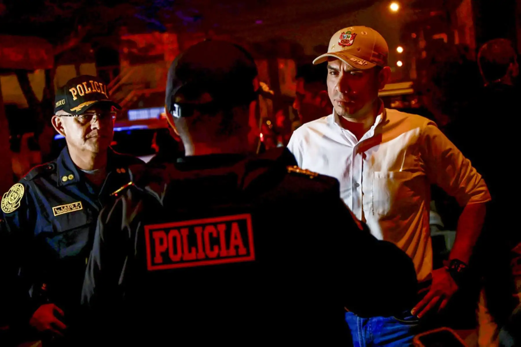 El presidente de la república, José Jerí, supervisó un operativo que permitió la captura de la presunta organización criminal “Los Gallegos del Hampa”, realizado en el distrito de Independencia en el marco del estado de emergencia en Lima y Callao decretado por el Gobierno. Foto: ANDINA/Prensa Presidencia