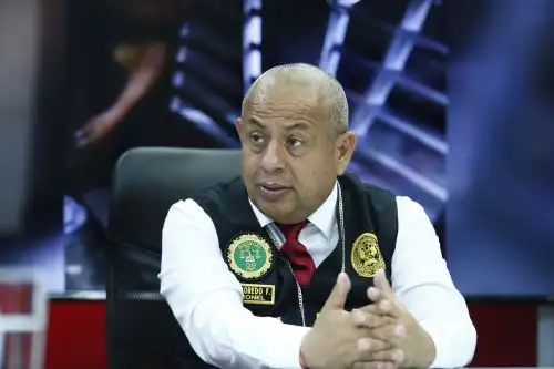 Coronel PNP Víctor Revoredo, jefe de la División de Investigación de Extorsiones de la Policía Nacional del Perú, en entrevista para Andina Canal Online. Foto: ANDINA/Daniel Bracamonte