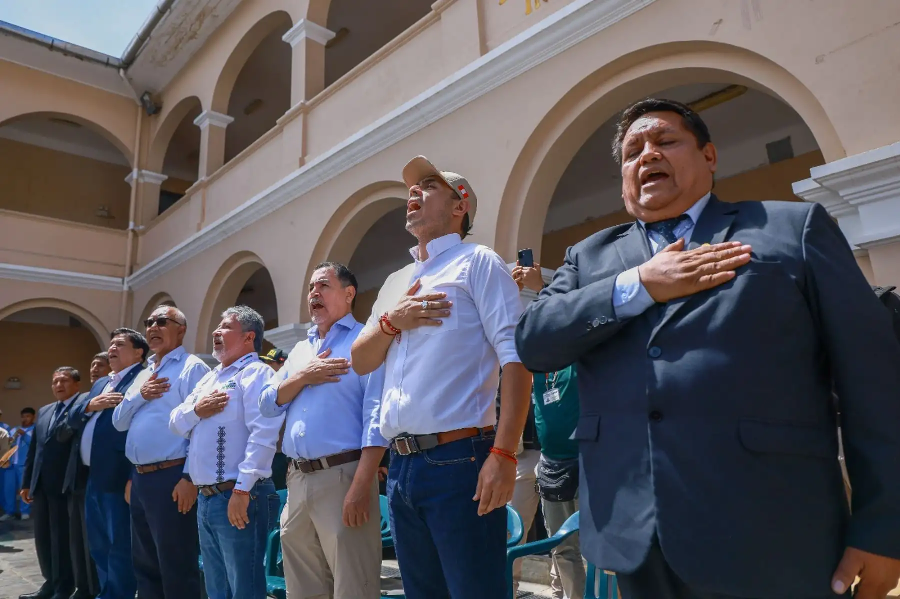 Presidente de la república, José Jerí Oré, participó en el izamiento de bandera y entonación del himno nacional en la Gran Unidad Leoncio Prado. Foto: ANDINA/ Prensa Presidencia