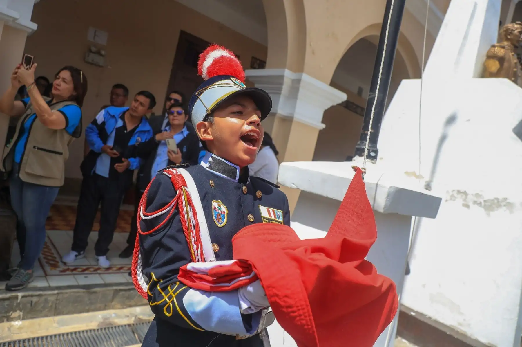 Presidente de la república, José Jerí Oré, participó en el izamiento de bandera y entonación del himno nacional en la Gran Unidad Leoncio Prado. Foto: ANDINA/ Prensa Presidencia
