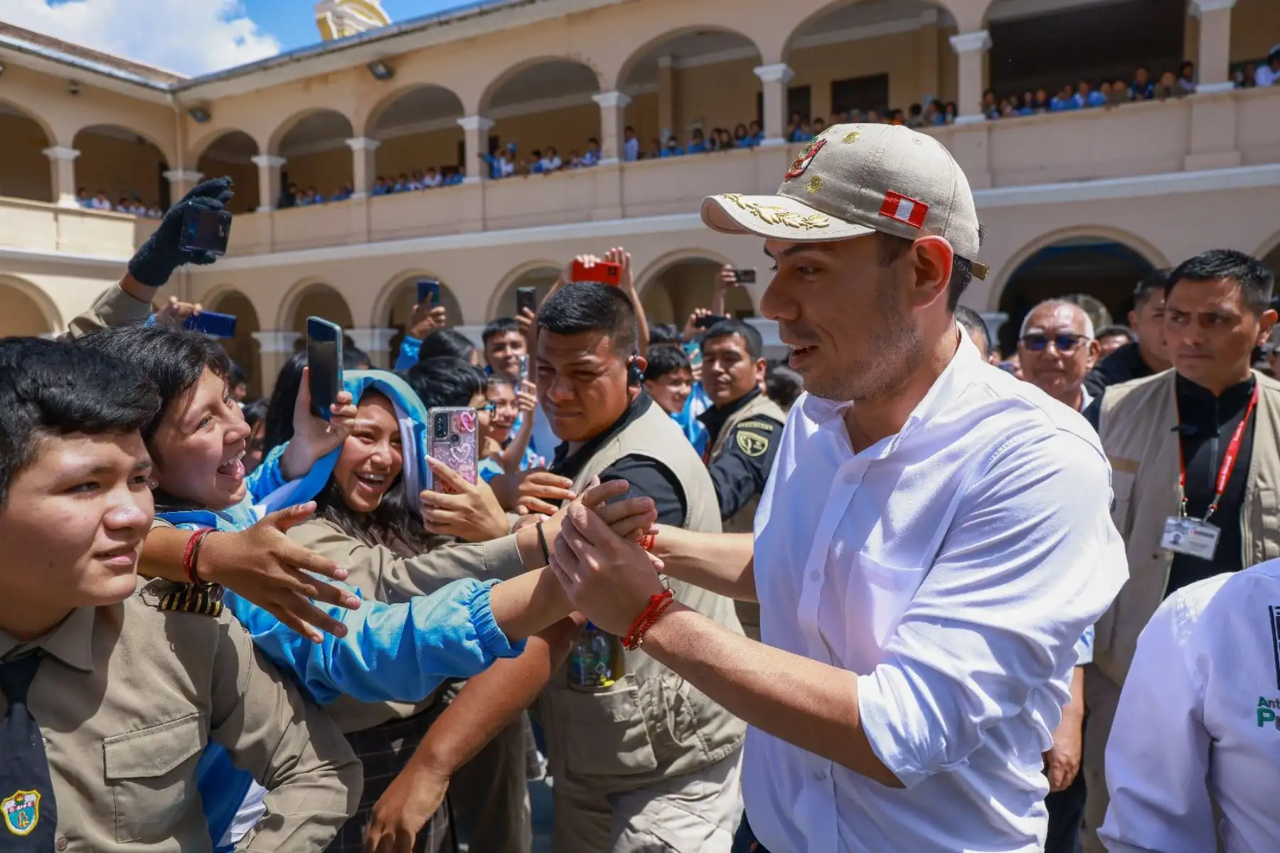 Presidente de la república, José Jerí Oré, participó en el izamiento de bandera y entonación del himno nacional en la Gran Unidad Leoncio Prado. Foto: ANDINA/ Prensa Presidencia