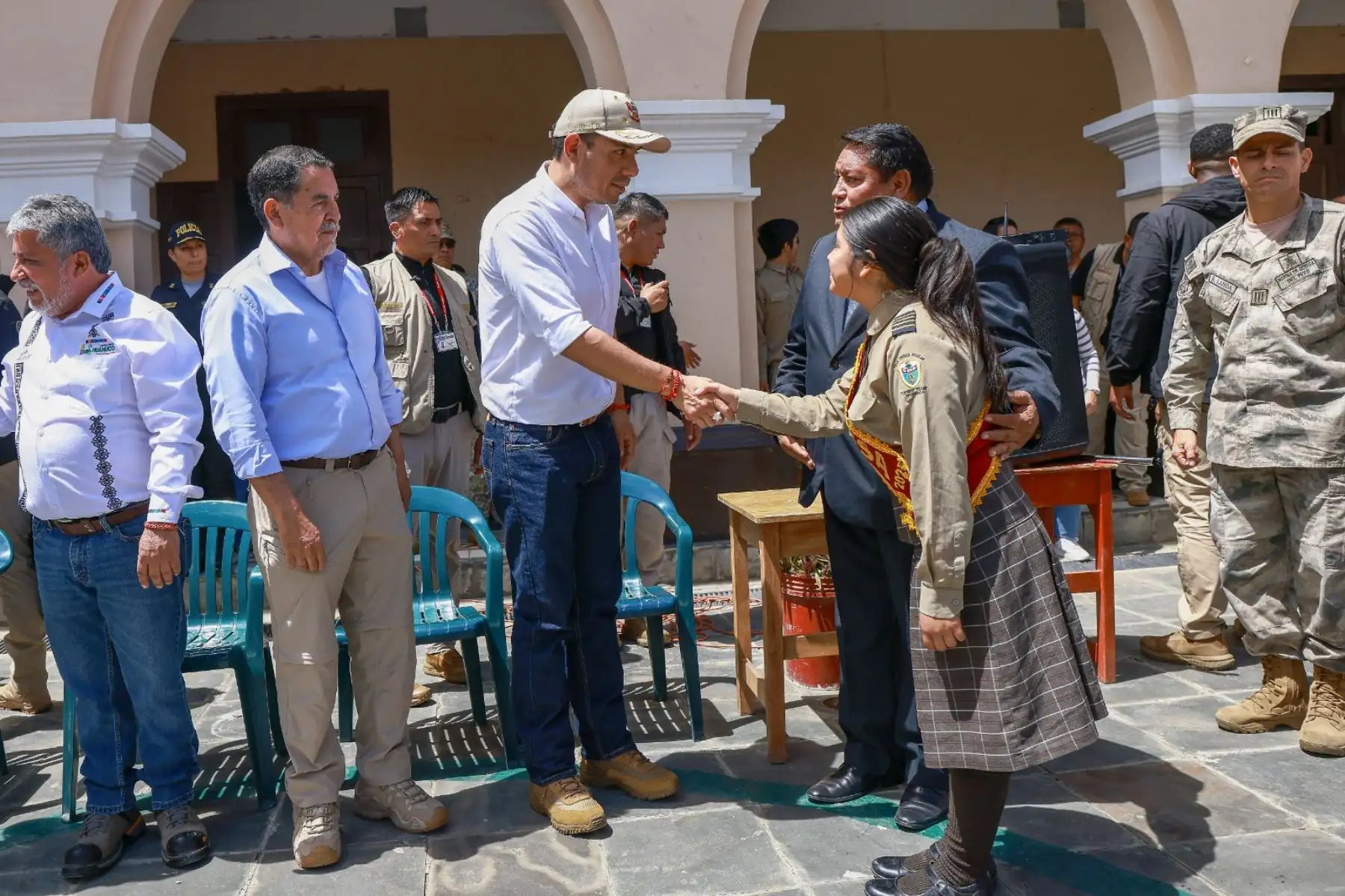 Presidente de la república, José Jerí Oré, participó en el izamiento de bandera y entonación del himno nacional en la Gran Unidad Leoncio Prado. Foto: ANDINA/ Prensa Presidencia