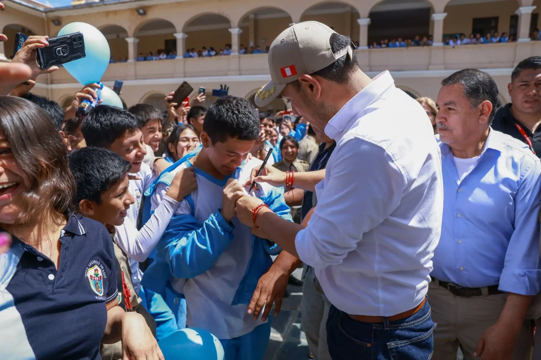 Presidente de la república, José Jerí Oré, participó en el izamiento de bandera y entonación del himno nacional en la Gran Unidad Leoncio Prado. Foto: ANDINA/ Prensa Presidencia