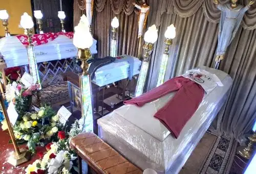 Decenas de pobladores asisten en Chancay a velatorio de madre e hijos asesinados por la pareja de mujer quien después de cometer el crimen enterró los cuerpos en el interior de la vivienda donde vivían en Huaral.  ANDINA/Difusión