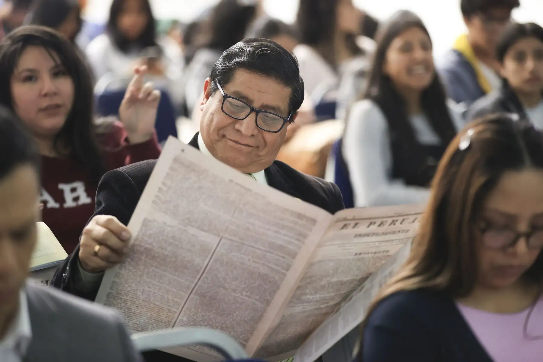 Periodistas del Diario Oficial El Peruano, participaron en el conversatorio El Peruano 200 Años, en el auditorio de la Universidad Jaime Bausate y Meza. El equipo estuvo encabezado por el director del DOP, Félix Paz; el gerente de publicaciones, Ricardo Montero y José Antonio Manco, jefe del Departamento Digital de Editora Perú. Foto: ANDINA/Jhonel Rodríguez Robles