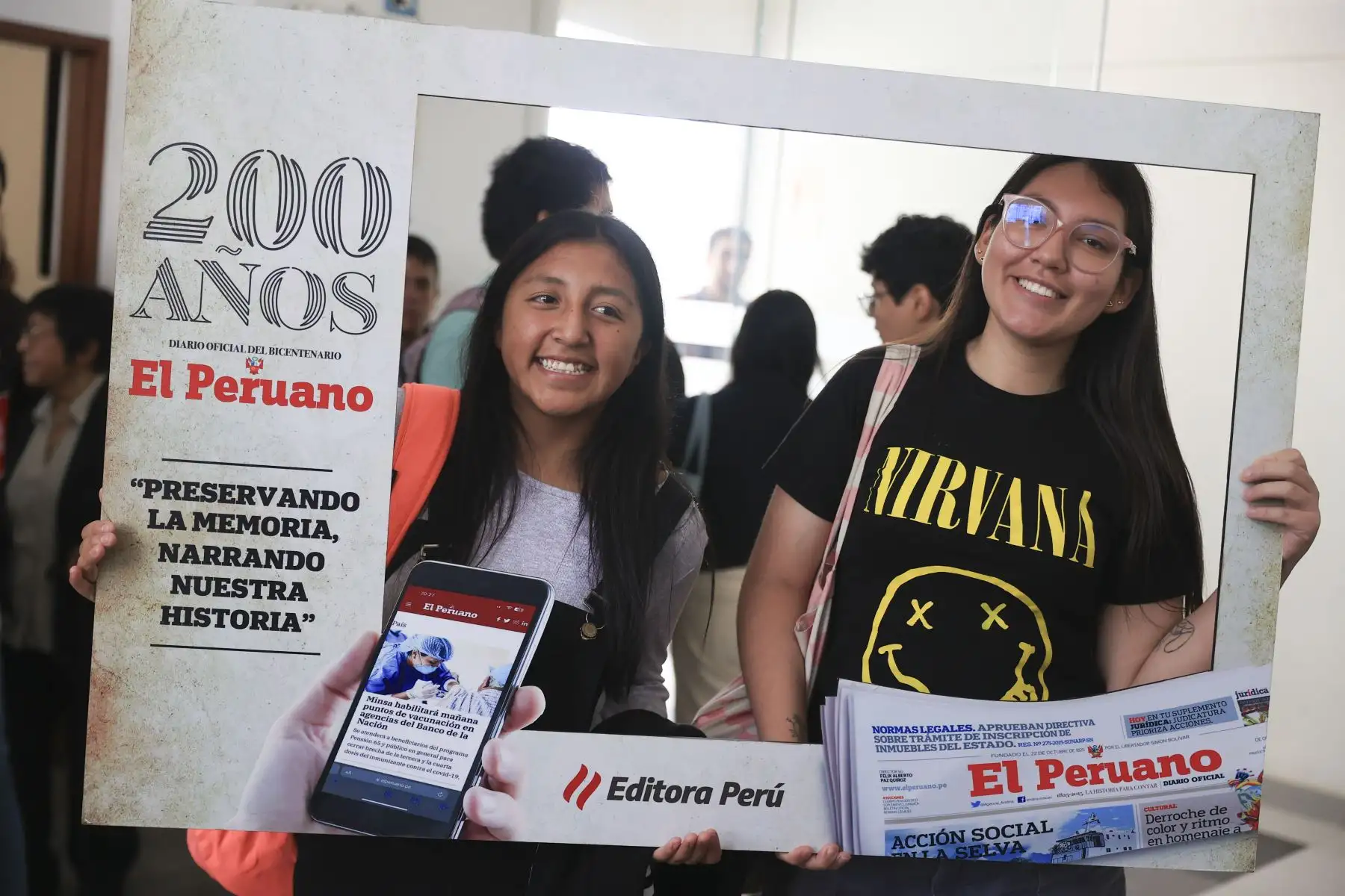 Periodistas del Diario Oficial El Peruano, participaron en el conversatorio El Peruano 200 Años, en el auditorio de la Universidad Jaime Bausate y Meza. El equipo estuvo encabezado por el director del DOP, Félix Paz; el gerente de publicaciones, Ricardo Montero y José Antonio Manco, jefe del Departamento Digital de Editora Perú. Foto: ANDINA/Jhonel Rodríguez Robles