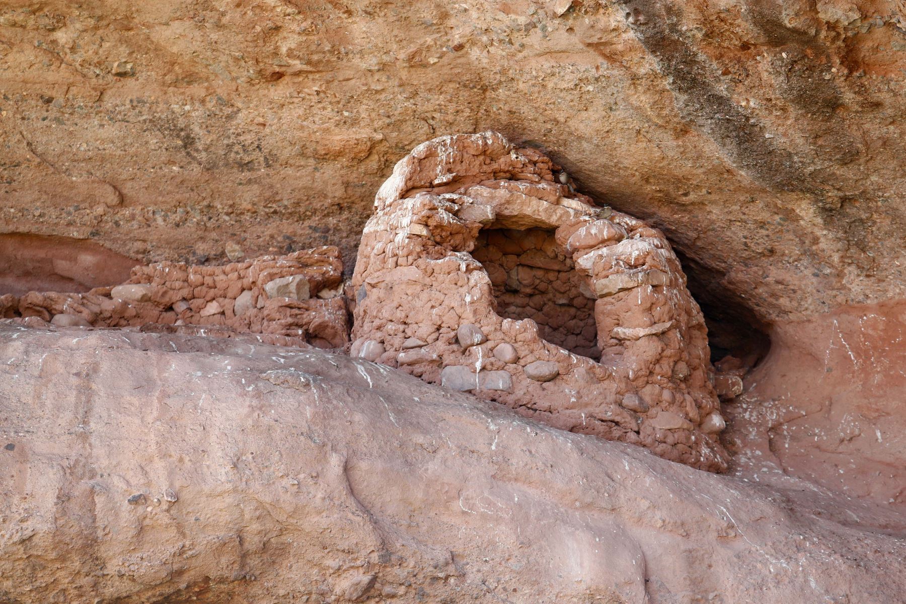El Cañón de Tinajani, en Puno, que destaca por su impresionante belleza pétrea con formaciones rocosas rojizas, un cielo azul intenso y rodeado del valle altiplánico, se convierte en un nuevo atractivo que estará de moda el 2026 al figurar en la lista de los 10 mejores lugares para visitar en Centroamérica y Sudamérica en 2026. La lista fue elabora por Condé Nast Traveler, la revista internacional especializada en turismo de lujo. Foto: ANDINA/Daniel Bracamonte
