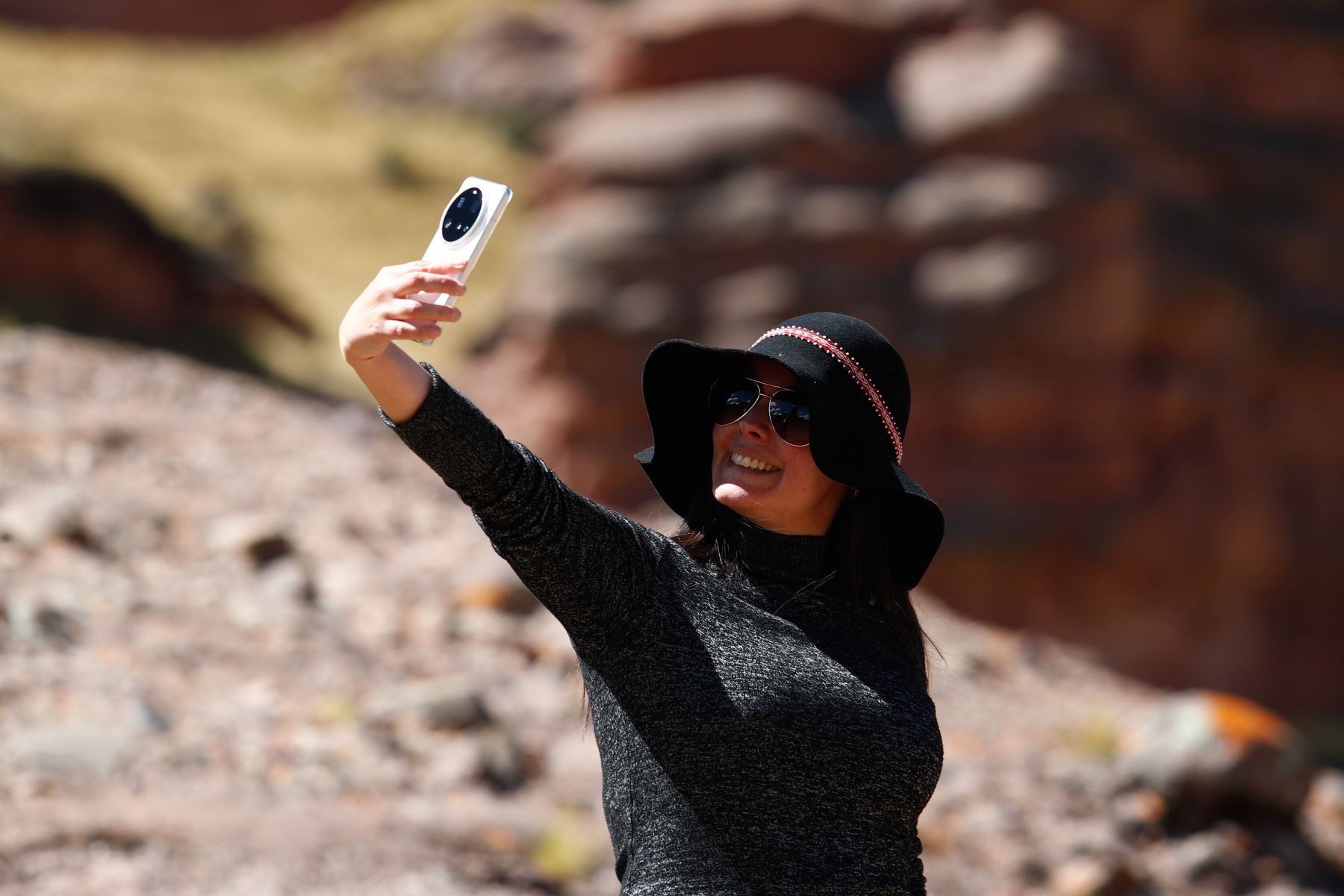 El Cañón de Tinajani, en Puno, que destaca por su impresionante belleza pétrea con formaciones rocosas rojizas, un cielo azul intenso y rodeado del valle altiplánico, se convierte en un nuevo atractivo que estará de moda el 2026 al figurar en la lista de los 10 mejores lugares para visitar en Centroamérica y Sudamérica en 2026. La lista fue elabora por Condé Nast Traveler, la revista internacional especializada en turismo de lujo. Foto: ANDINA/Daniel Bracamonte