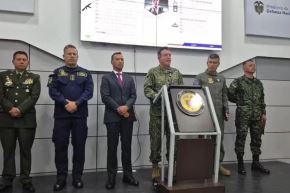 El comandante de las Fuerzas Militares de Colombia, almirante Francisco Cubides, en rueda de prensa. Foto: Captura de video/X.