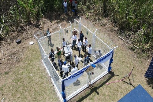 Una estación hidrológica automática registra y transmite en tiempo real datos de lluvia, caudales y niveles de los ríos.