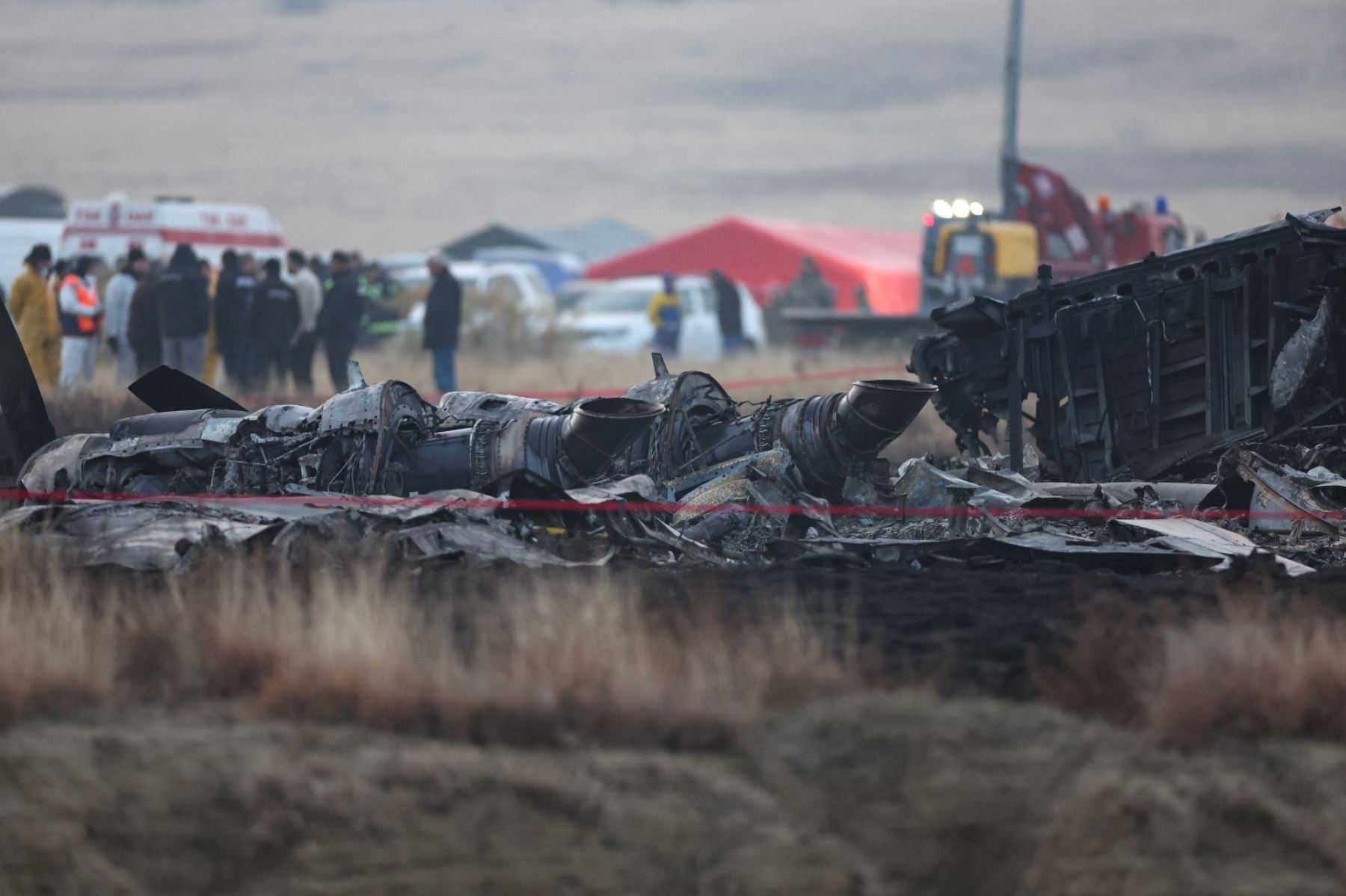 Los investigadores encontraron la caja negra del avión militar turco que se estrelló en Georgia, en un accidente que dejó 20 militares muertos, pero aún no la analizaron, informaron este miércoles las autoridades. Foto: AFP
