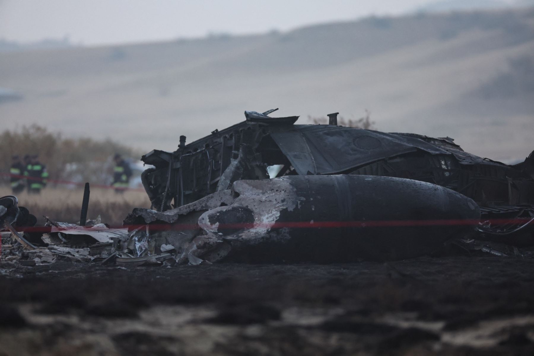 El avión despegó del aeropuerto de Ganja, en el oeste de Azerbaiyán, el martes por la tarde, pero se estrelló poco después de cruzar la frontera con Georgia, informó el Ministerio de Defensa turco. Foto: AFP