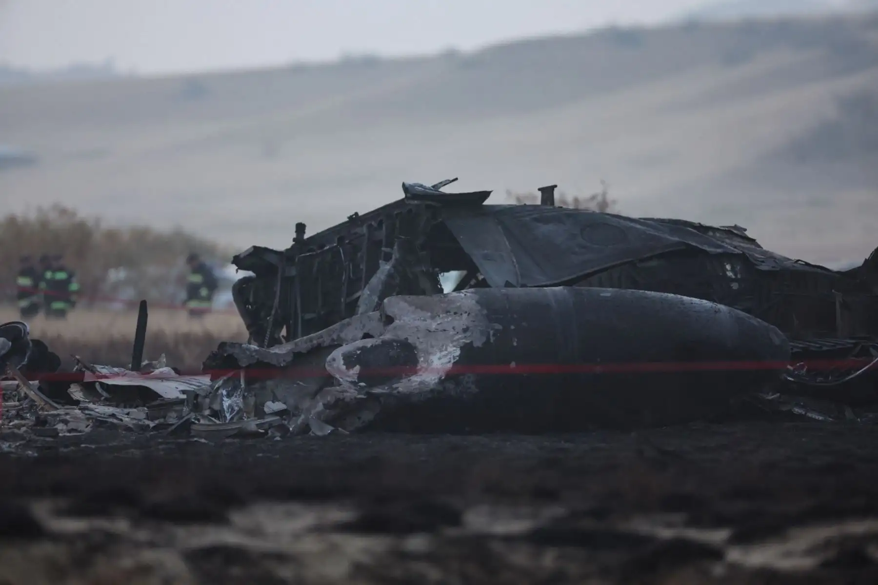 El avión despegó del aeropuerto de Ganja, en el oeste de Azerbaiyán, el martes por la tarde, pero se estrelló poco después de cruzar la frontera con Georgia, informó el Ministerio de Defensa turco. Foto: AFP