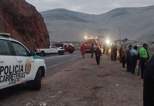 Sutran se sumó a las unidades de emergencia que atienden a las víctimas de la caída de un bus interprovincial tas sufrir un choque contra una camioneta a la altura del km 780 de la Panamericana Sur, en Arequipa.