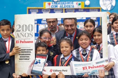 Colegio Herman Busse de la Guerra rinde homenaje a El Peruano por sus 200 años de historia