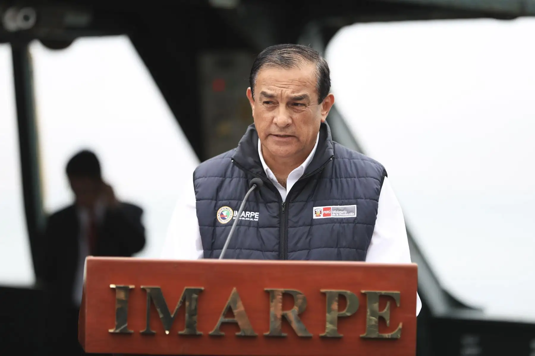 José Paz Acosta, presidente de Imarpe. Desde el buque Humboldt, el Ministerio del Ambiente y el Instituto Geofísico del Perú lanzaron dos flotadores ARGO donados por el IRD de Francia, que marcarán un avance en la investigación marina. Estos equipos, capaces de descender hasta 2 000 metros y enviar datos en tiempo real, permitirán mejorar los modelos oceánicos y climáticos del país, fortaleciendo los pronósticos del mar peruano con varios meses de anticipación. Foto: ANDINA/Jhonel Rodríguez Robles