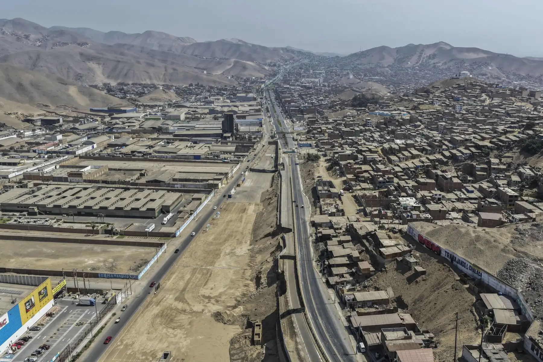 El tránsito para los vehículos ligeros y transporte público urbano se mantendrá por la Av. Néstor Gambetta hasta el ingreso a Mi Perú y luego continuar por la prolongación de la av. Víctor Raúl Haya de La Torre hasta la intersección con la av. Cusco, av. De La Revolución, calle Pavayacu hasta el empalme con la av. Gambetta. Foto: ANDINA/Jhonel Rodríguez Robles