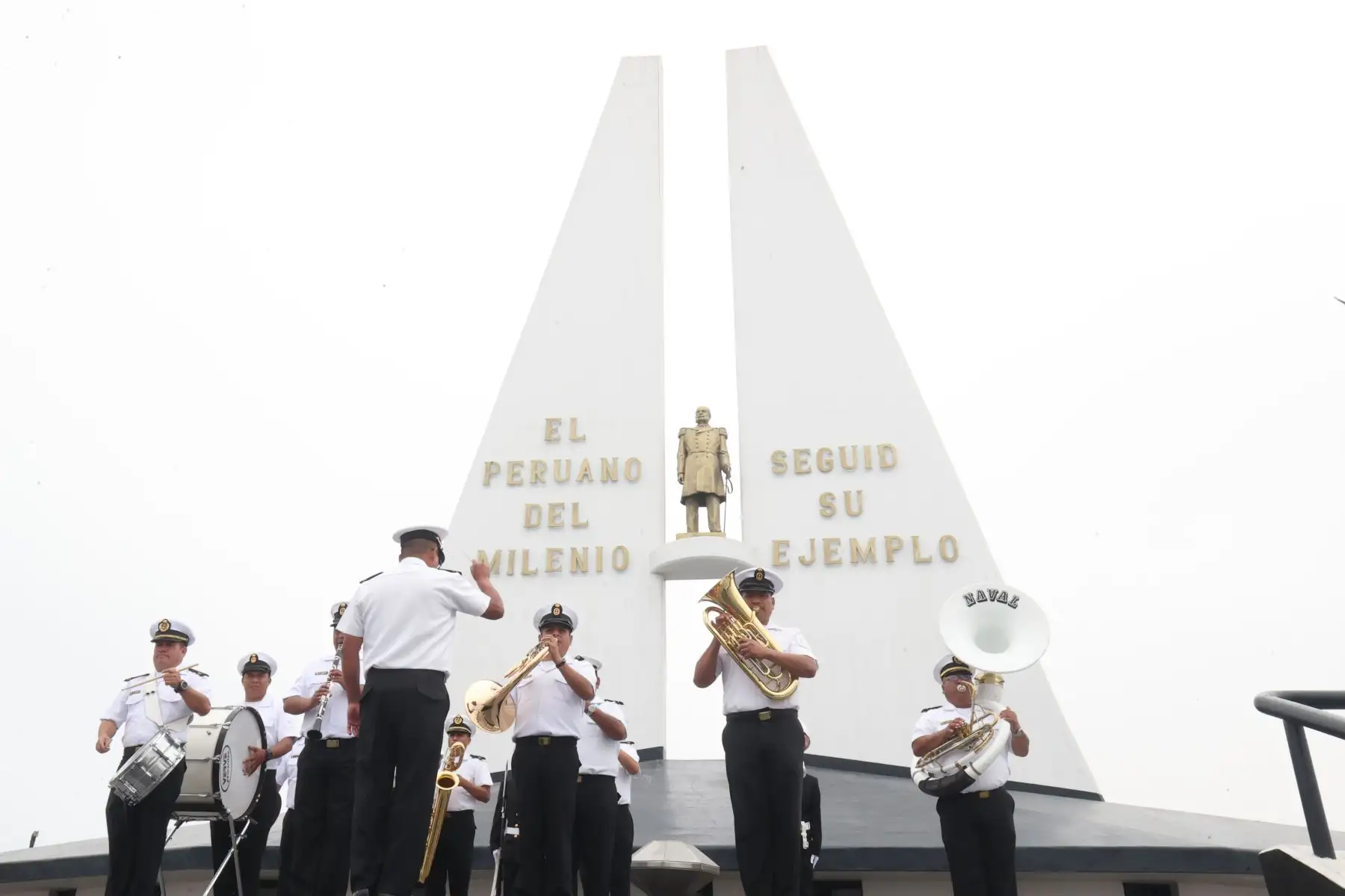 Banda de músicos de la Marina de Guerra del Perú en el Instituto de Educación Superior Tecnológico Público Naval – CITEN.

Foto:ANDINA / Juan Carlos Guzmán Negrini