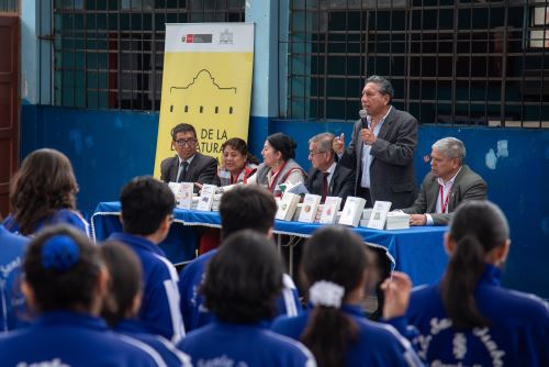 La Casa de la Literatura Peruana presentó la colección Populibros Caslit en el colegio Santa Isabel de Carabayllo. Foto: CASLIT/Difusión.
