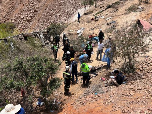 La Fiscalía de Arequipa informó que culminó con la identificación de las 37 víctimas mortales del trágico accidente ocurrido en el distrito de Ocoña donde un bus cayó a un abismo de 200 metros tras chocar contra una camioneta a la altura del km 780 de la Panamericana Sur.