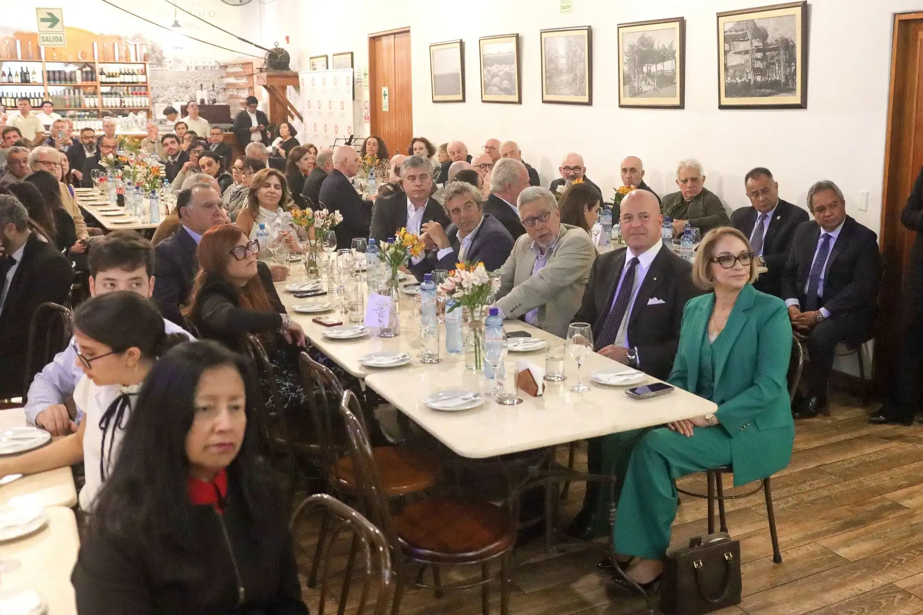 El embajador de Italia en el Perú, Massimiliano Mazzanti, y la rectora de la Universidad de Lima, Patricia Stuart, asistieron a  “Tertulias ítalo-peruanas”, un espacio de diálogo dedicado a explorar el aporte histórico, social y cultural de la comunidad italiana en la construcción del Perú moderno. Fue en el marco de la publicación de los libros Los italianos en la sociedad peruana y el Diccionario Histórico Biográfico de Italianos en Perú, publicados por el Fondo Editorial ULima. Foto:ANDINA/Lino Chipana