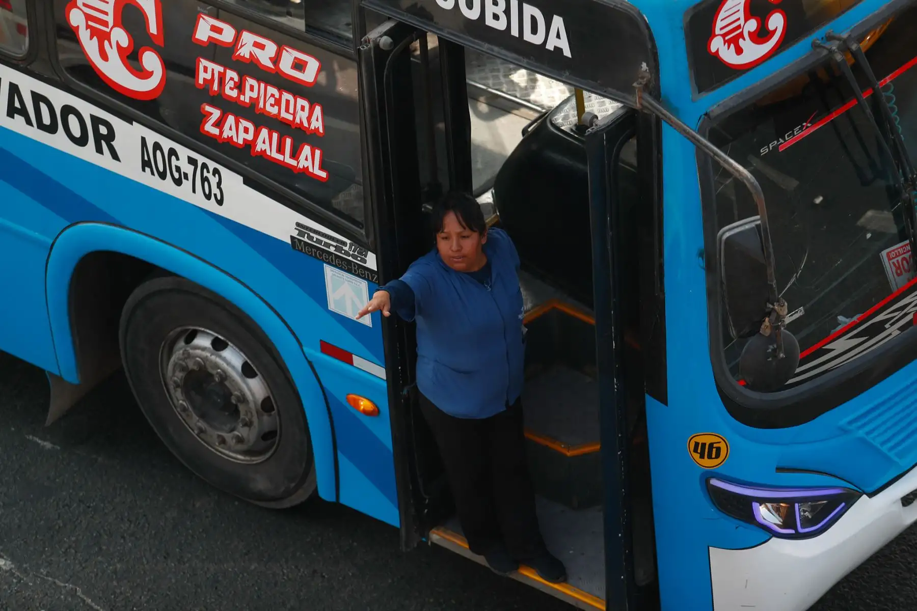 Así se desarrolla el paro del transporte público en las intersecciones de la Av. Abancay con la Vía de Evitamiento en el Cercado de Lima y el Rímac, convocado por un grupo de transportistas para hoy viernes 14 de noviembre de 2025. Foto: ANDINA/Daniel Bracamonte