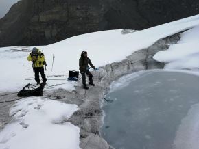 Especialistas de la Autoridad Nacional del Agua realizaron un monitoreo en los glaciares de las cordilleras Vilcanota y Carabaya, ubicadas en Cusco, y verificaron la existencia de residuos sólidos y cenizas de los incendios forestales registrados en la región. ANDINA/Difusión