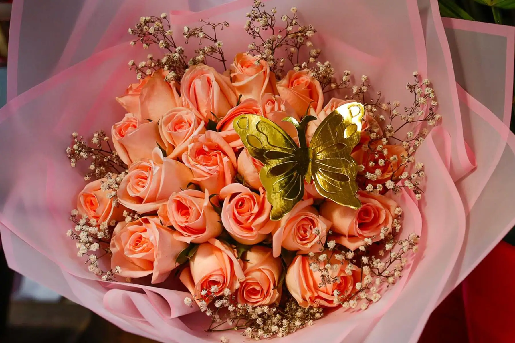 Venta masiva de flores y una gran variedad de arreglos, algunos de ellos muy originales, se observan en el mercado de flores ubicado en la Vía de Evitamiento, entre el Cercado de Lima y el Rímac, en el marco de las celebraciones por el Día Nacional de las Flores, este viernes 14 de noviembre de 2025. Foto: ANDINA/Daniel Bracamonte.