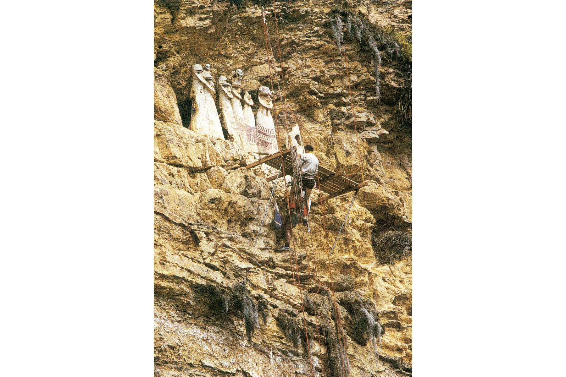 Arqueólogo Federico Kauffman durante la expedición Antisuyo.  Foto: Archivo de Federico Kauffmann Doig