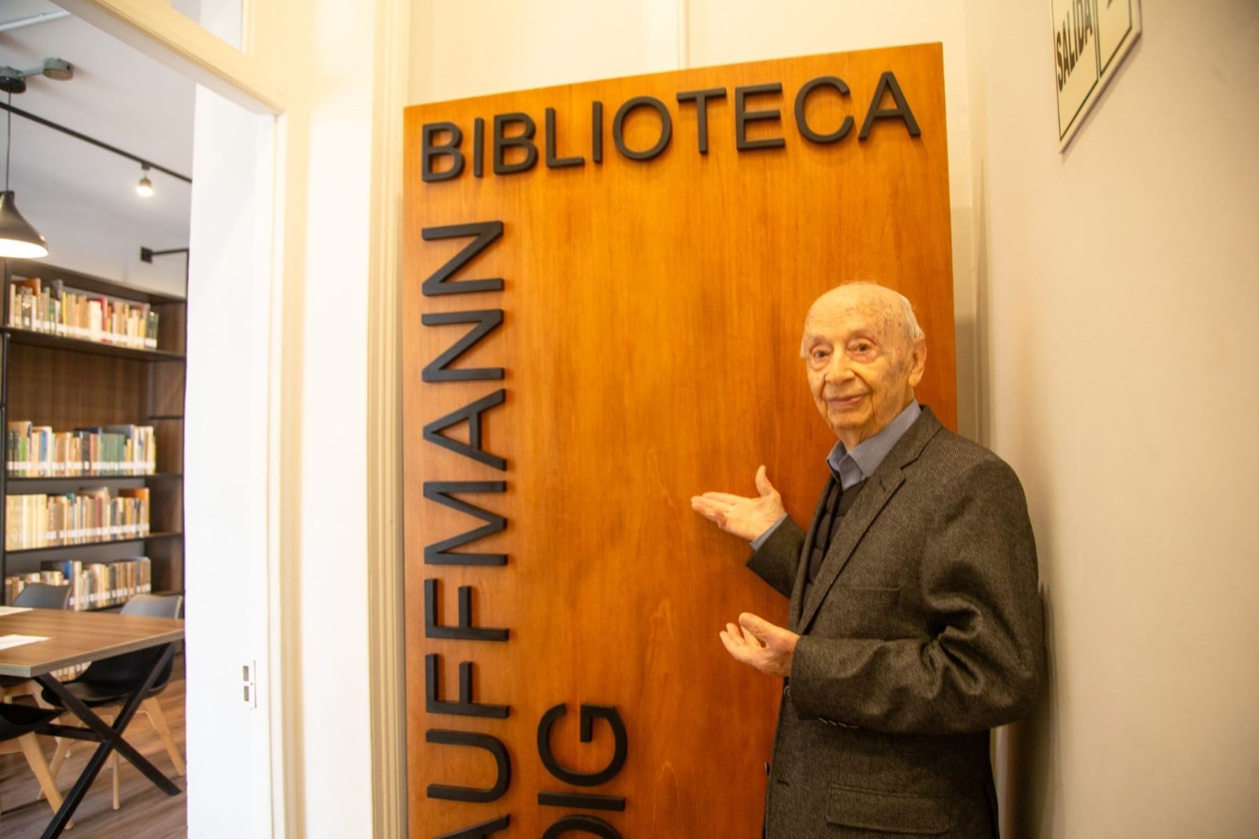 La Universidad de Piura estableció el Instituto Federico Kauffmann Doig que contiene la biblioteca con los libros que el maestro ha donado. . Foto: Universidad de Piura/Difusión.