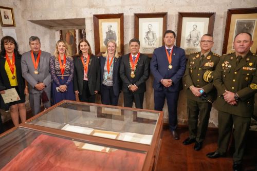 Municipalidad Provincial de Arequipa rindió homenaje  a Francisco Bolognesi  conmemorando los 209 años de nacimiento