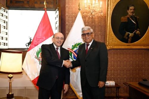 Canciller Hugo de Zela, sostuvo hoy una reunión de trabajo con el alcalde provincial de Tacna, Pascual Milton Güisa.