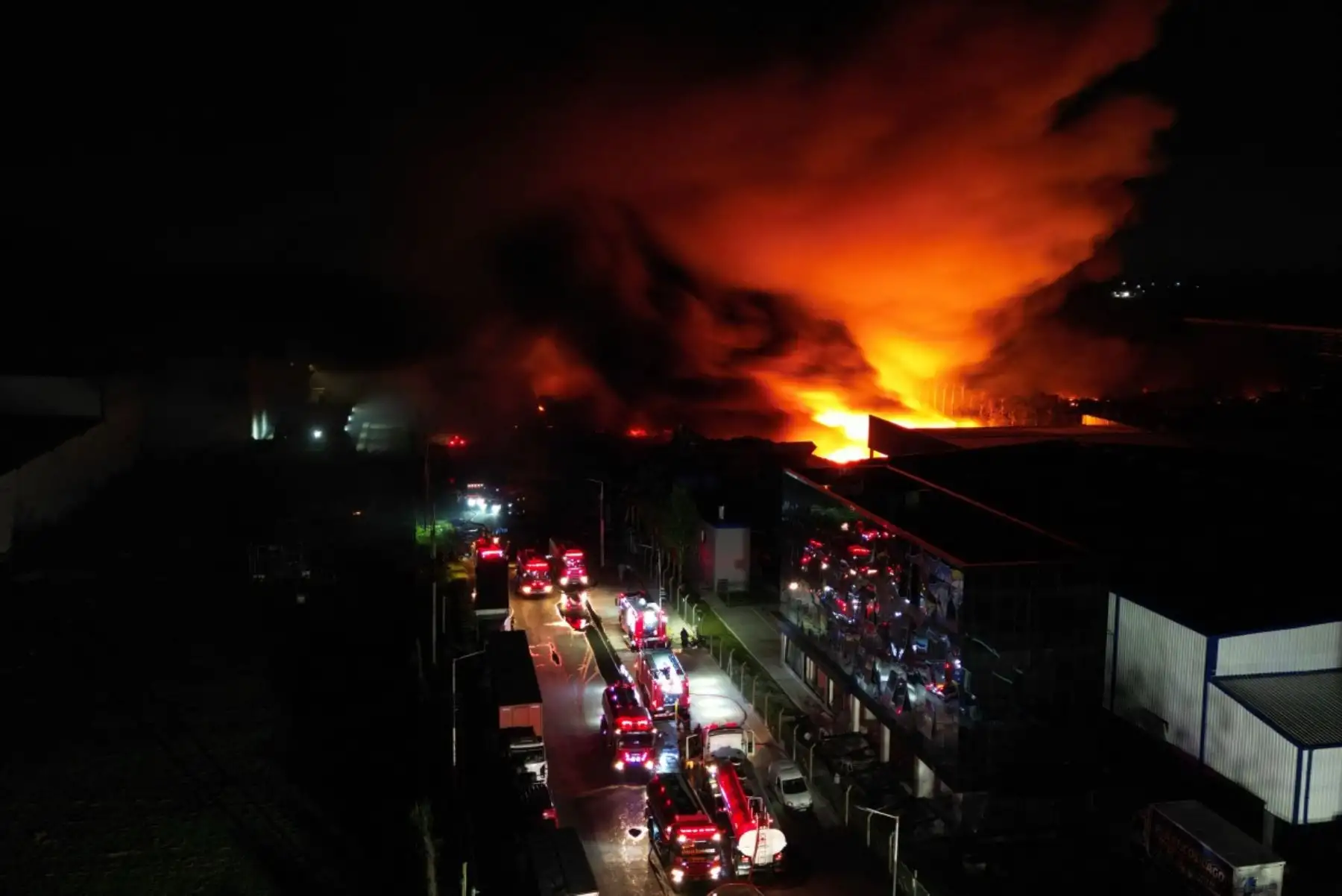 Fuertes explosiones sacudieron una zona industrial y provocaron un incendio al sur de Buenos Aires la noche del 14 de noviembre de 2025, según informaron las autoridades, y al menos 22 personas fueron trasladadas al hospital. AFP