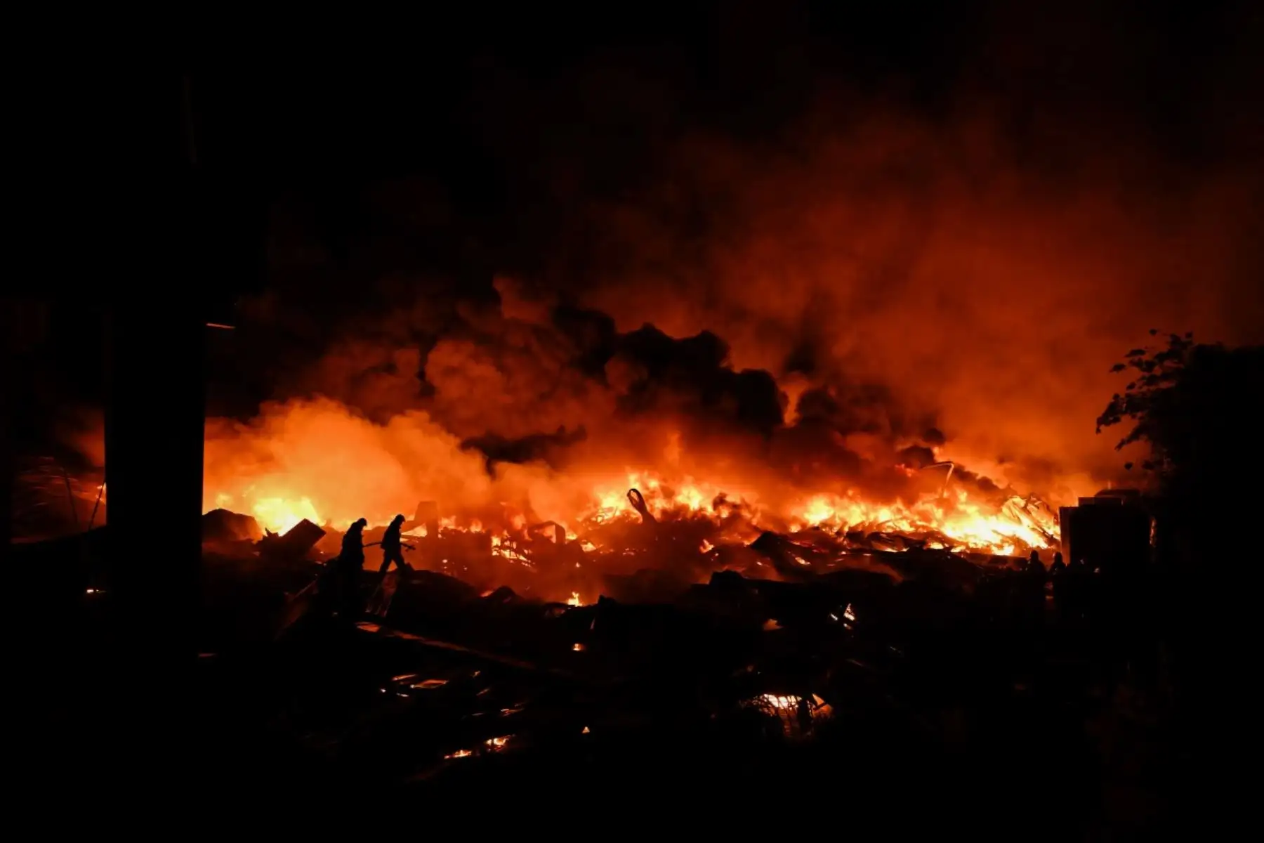 Al menos 22 personas resultaron heridas el viernes luego de que una fuerte explosión desencadenara un incendio en un parque industrial que alberga varias empresas químicas y de otros sectores al sur de la capital de Argentina, informaron las autoridades. AFP