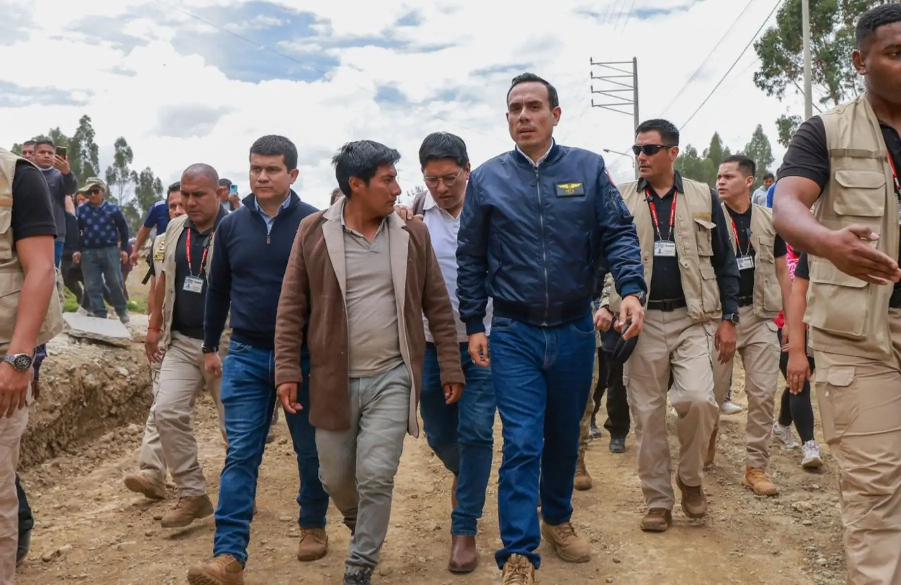 El presidente José Jerí lideró una reunión de coordinación con alcaldes provinciales y distritales de Junín; gremios y representantes de la sociedad civil, donde las autoridades locales expresaron las necesidades de la población al Ejecutivo. Foto: ANDINA/Prensa Presidencia