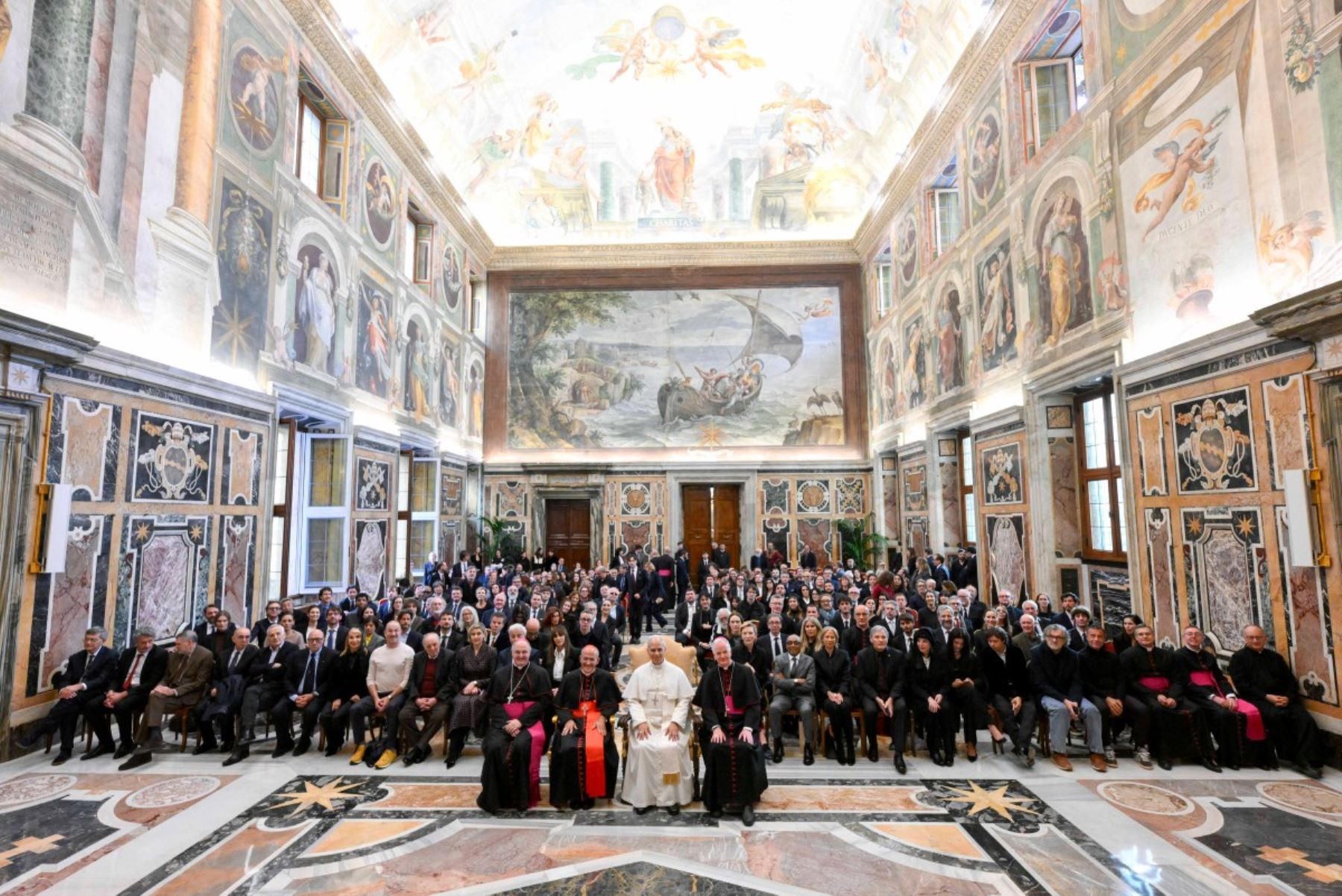 Papa León XIV durante una audiencia con artistas del mundo del cine en el Vaticano. AFP