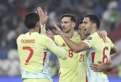 Los jugadores de la selección española Ferrán Torres (i), Mikel Merino (d), Fabián Ruiz (c) y Mikel Oyarzabal (2d) celebran un gol durante el partido de clasificación para la Copa Mundial de la FIFA 26 de la UEFA entre Georgia y España en Tiflis, Georgia. Foto: EFE