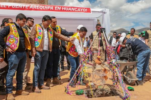 Presidente Jerí participó en la ceremonia de inicio de obras del puente Arequipa en Huancayo