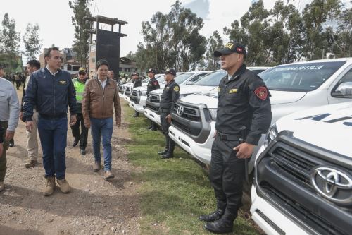 Presidente José Jerí supervisa vehículos donados a la Policía Nacional del Perú en Junín.