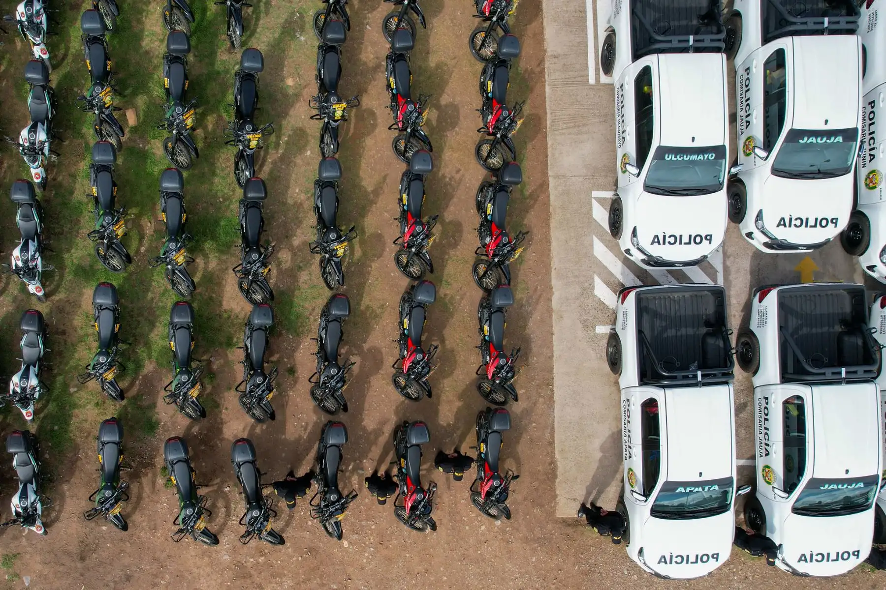 Durante su viaje a Junín, el presidente José Jerí supervisó la entrega de 100 motocicletas y 83 camionetas destinadas a la Policía Nacional, como parte del compromiso del Gobierno Regional de Junín de reponer el parque automotor y fortalecer la seguridad ciudadana en la región. Foto: ANDINA/Prensa Presidencia