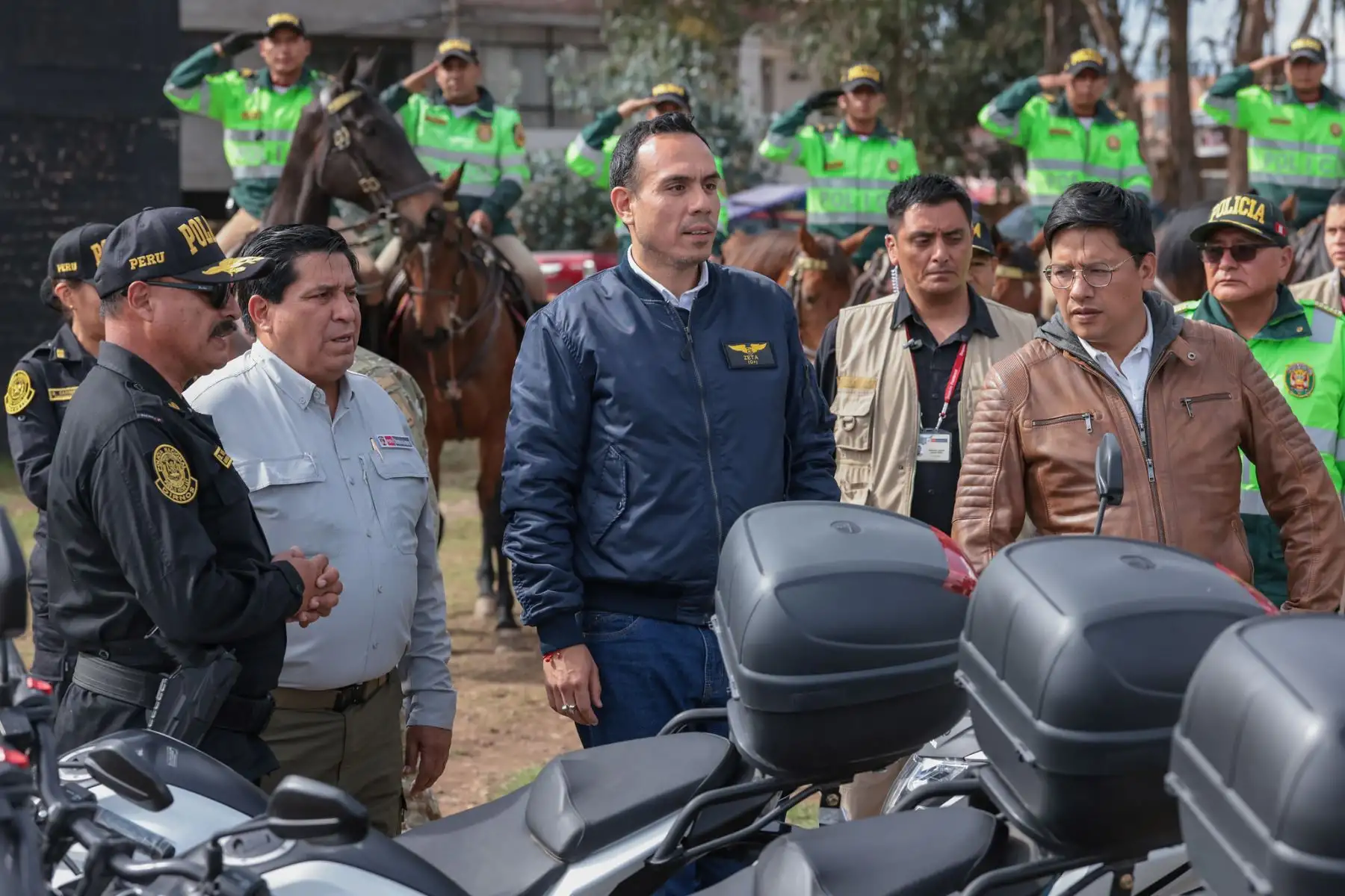 Durante su viaje a Junín, el presidente José Jerí supervisó la entrega de 100 motocicletas y 83 camionetas destinadas a la Policía Nacional, como parte del compromiso del Gobierno Regional de Junín de reponer el parque automotor y fortalecer la seguridad ciudadana en la región. Foto: ANDINA/Prensa Presidencia