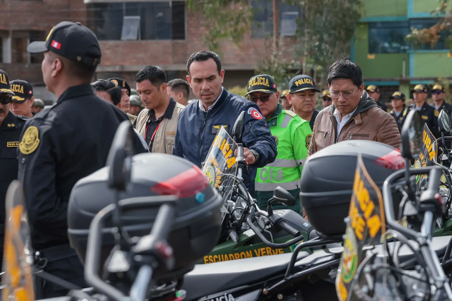 Durante su viaje a Junín, el presidente José Jerí supervisó la entrega de 100 motocicletas y 83 camionetas destinadas a la Policía Nacional, como parte del compromiso del Gobierno Regional de Junín de reponer el parque automotor y fortalecer la seguridad ciudadana en la región. Foto: ANDINA/Prensa Presidencia