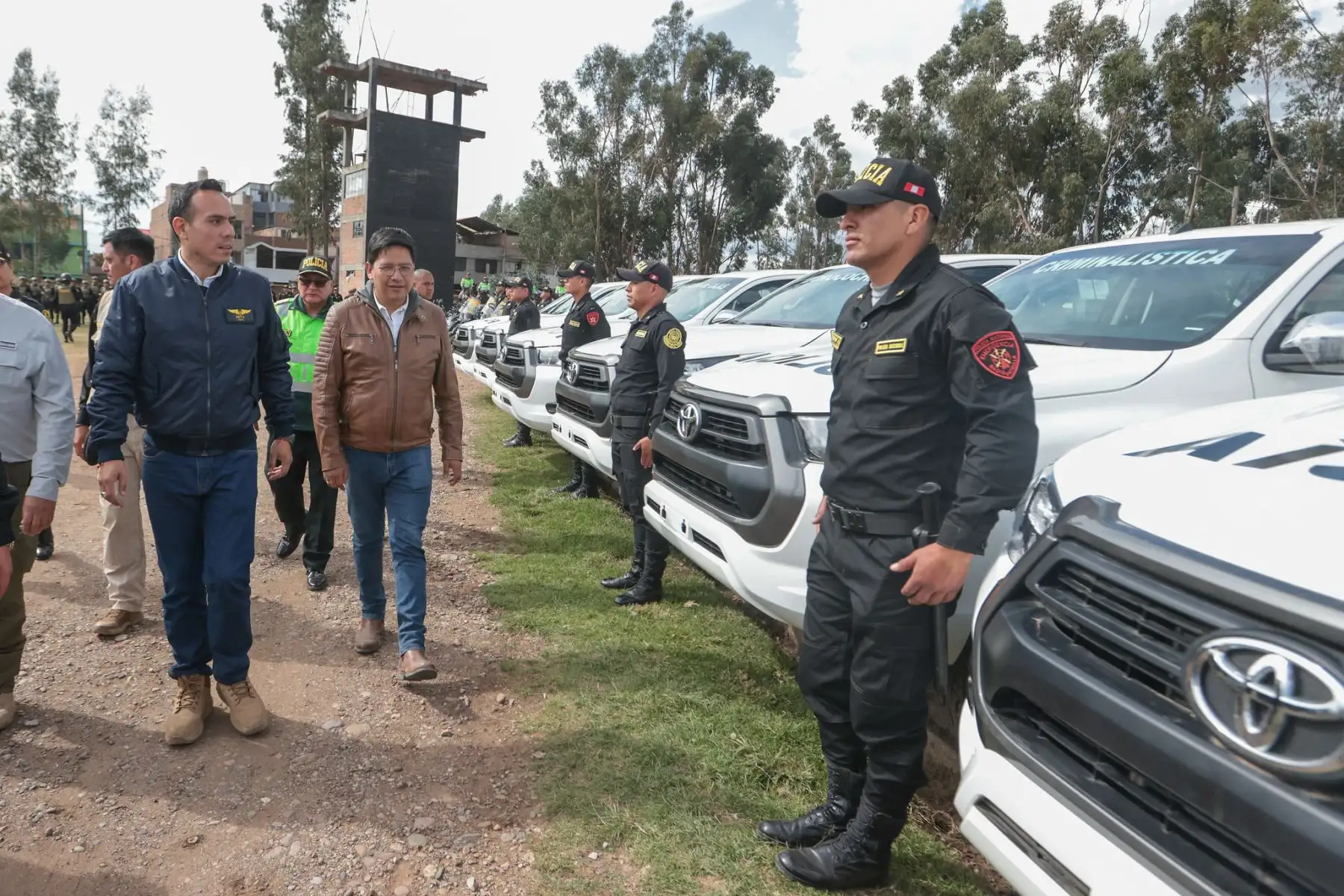 Durante su viaje a Junín, el presidente José Jerí supervisó la entrega de 100 motocicletas y 83 camionetas destinadas a la Policía Nacional, como parte del compromiso del Gobierno Regional de Junín de reponer el parque automotor y fortalecer la seguridad ciudadana en la región. Foto: ANDINA/Prensa Presidencia